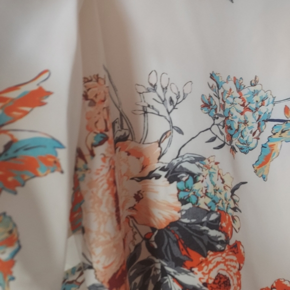 Sheilay medium cold shoulder top - Picture 6 of 6